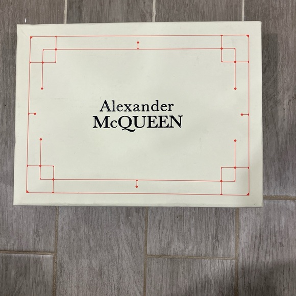 Alexander mcqueens size 9 - Picture 1 of 6